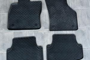 Tappetini in gomma kit su misura per Golf 7 e 8
