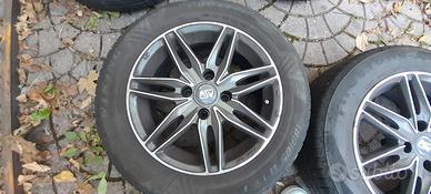 Cerchi in lega da 15 con gomme 185/65/15