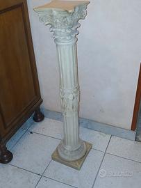 colonna di marmo decorata 