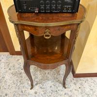 Tavolino con cassettiera