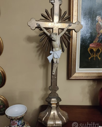 Antico crocifisso in legno epoca 700 800