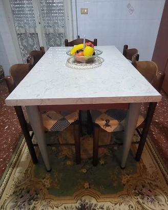 Tavolo allungabile con sedie