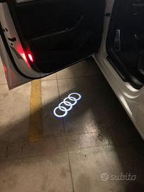 Kit 2 luci LEDsottoporta originali Audi – Dx + Sx