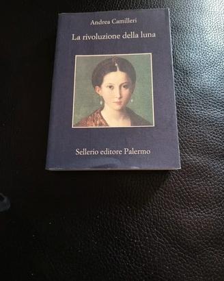 La rivoluzione della luna di Andrea Camilleri