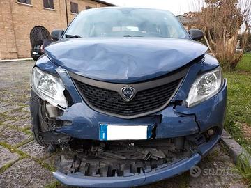 Lancia Ypsilon 0.9 TwinAir 85 CV 5 porte Metano Ec
