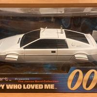 Lotus Esprit Autoart 007 James Bond 1:18