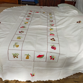 Tovaglia/Copritavolo con ricami