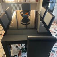 Tavolo in vetro