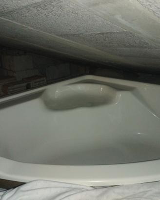 Vasca da bagno angolare