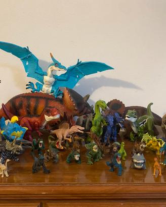 Animali in plastica (dinosauri)
