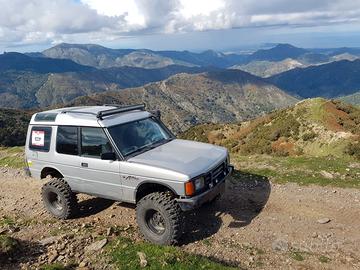 Land Rover Discovery 200 off-road