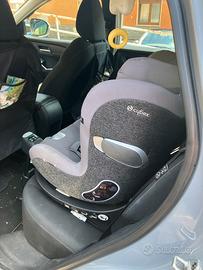 Seggiolino auto Cybex Sirona con base girevole