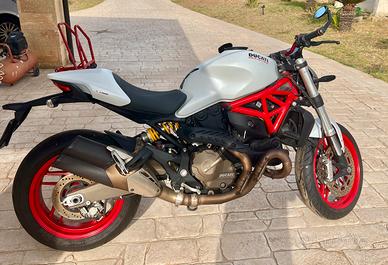 Ducati monster 821