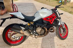 Ducati monster 821