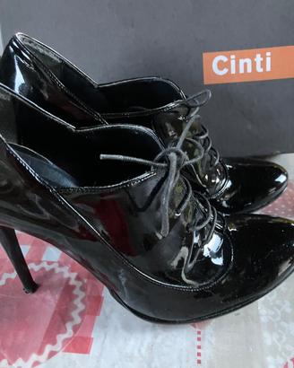 Scarpe n.39con tacco 12 stringate in vernice nera