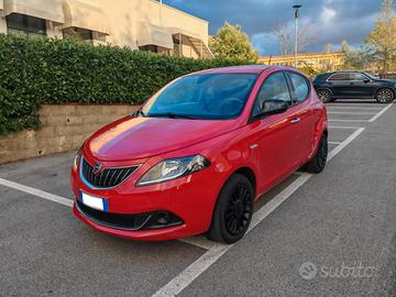 Lancia Ypsilon Km 34.000 5 porte Hybrid Incidentat