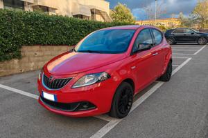 Lancia Ypsilon Km 34.000 5 porte Hybrid Incidentat