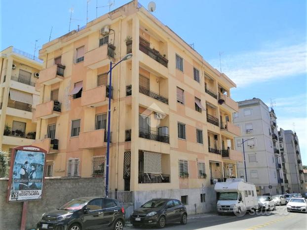 4 LOCALI A REGGIO DI CALABRIA