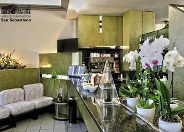 Attività / Licenza di 3500 m² con più di 5 locali 