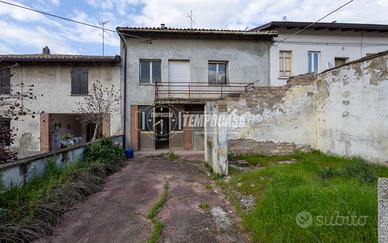 Villetta a schiera da ristrutturare in zona centra