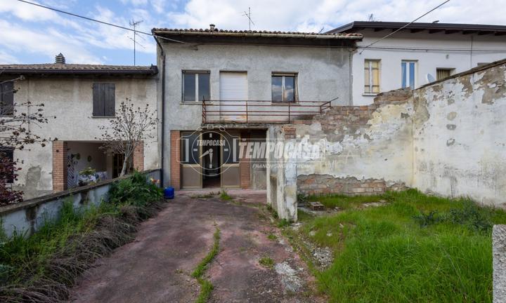 Villetta a schiera da ristrutturare in zona centra