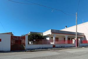 Villa Bifamiliare con garage e giardino
