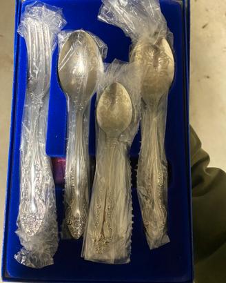 Set cucchiai e forchette