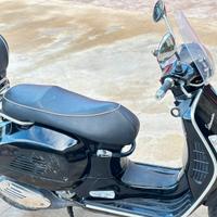 Vespa 125 con bauletto