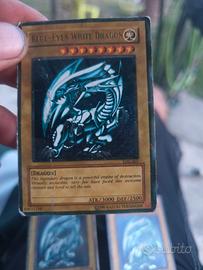 drago bianco occhi blu  Yu-Gi-Oh 
