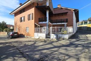 CASA SEMINDIPENDENTE A BARONE CANAVESE