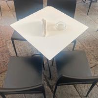 Tavoli e sedie da esterno per bar e ristorante 