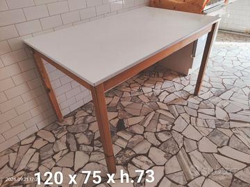 Tavolo studio o cucina