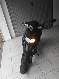 Aprilia SR 50 motard nero del 2020