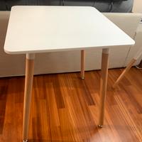 Tavolo quadrato da cucina design nordico