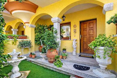VILLA A SCHIERA A OLBIA