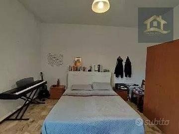 Stanza in appartamento di 100 m² a Parma