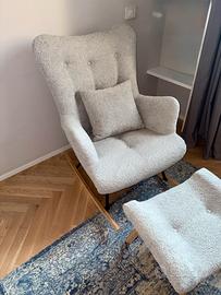 Poltrona a dondolo scandinava bouclé con pouf