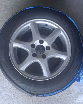 Cerchio in lega Volvo 15" completo di pneumatico