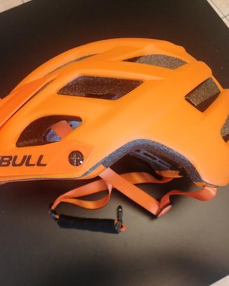 Caschetto bici MTB con visiera 