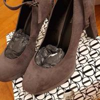 Scarpe con cinturino alla caviglia