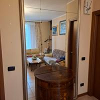 Specchio cornice e mobiletto noce anticato