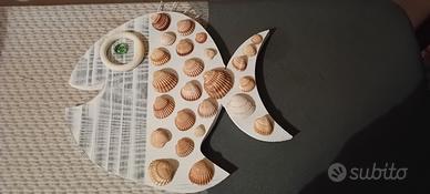 decorazione pesce con conchiglie
