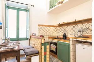 Storico bilocale dietro piazza azuni