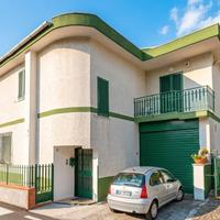 Soluzione indipendente con giardino e garage