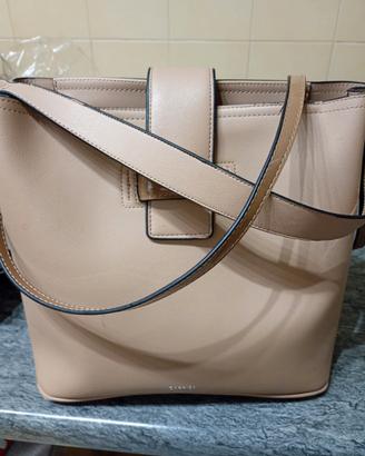 Borsa Carpisa in tonalità beige,