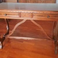 Scrivania in stile legno noce