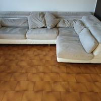 divano con chaise longue 