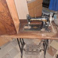 Macchina da cucire d'epoca