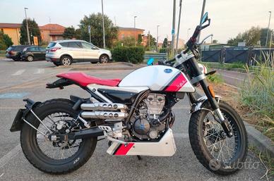 125cc anno2020 7000km  compresi pz After market