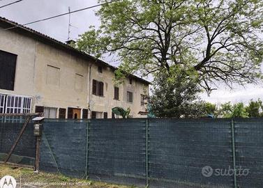 Immobile in asta di 201 m² con 4 locali a Sale